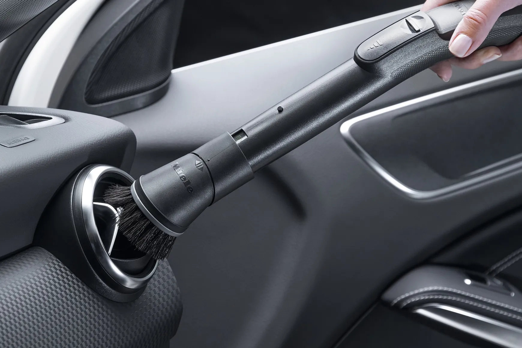 Dusting Brush With Flexible Swivel Joint<Miele Store