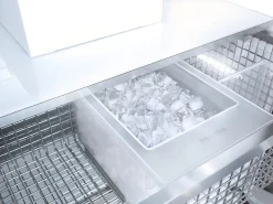 F 2412 Vi<Miele Hot